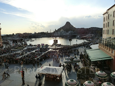 部屋から見るショー