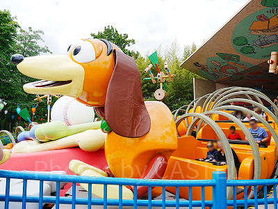 スリンキー・ドッグのジグザグスピン(ディズニーランド・パリ)