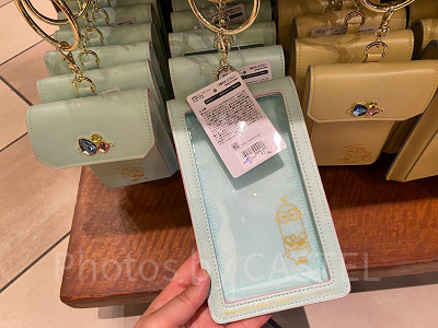 ミニオンのビジュー付きスマートフォンポーチ