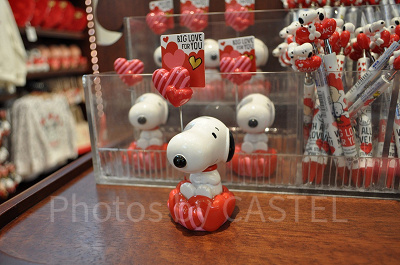 スヌーピー　ピーナッツ レアUSJ キーホルダー　マグネット他まとめ売り USJ限定】スヌーピーグッズ40選まとめ！お菓子や文房具、キーホルダーなど