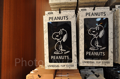 スヌーピー「VINTAGE PEANUTS」モノトーンシリーズのスマートフォンケース