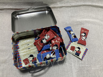 スヌーピーのアソートスイーツ缶の中身