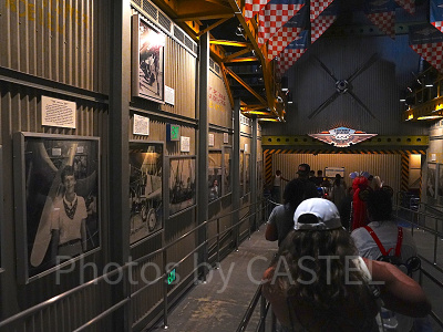 カリフォルニア・アドベンチャーのソアリンのQライン