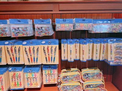 ディズニーランドの通販で購入できる文房具（イメージ）
