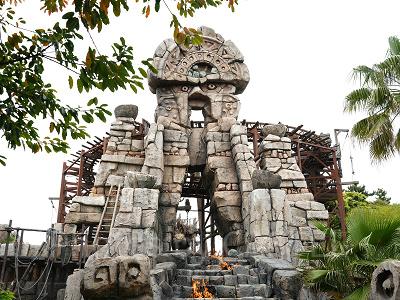 火の神の石像「イクチュラコアトル」