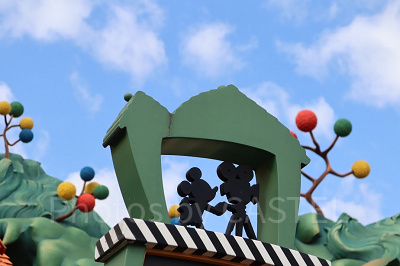 ストレンジ・ワールド/もうひとつの世界:概要