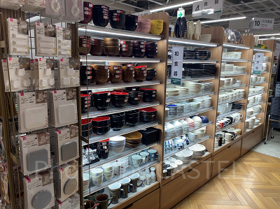 食器コーナー／キッチン用品コーナー