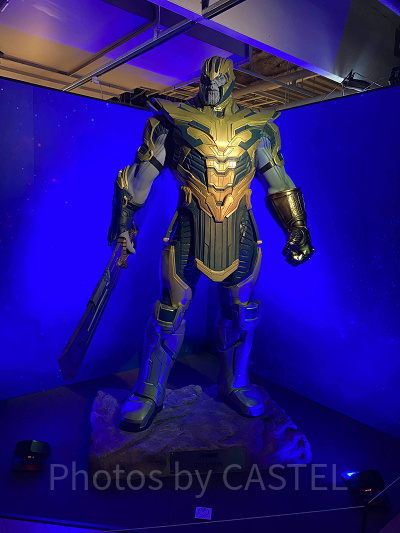 ガントレットをはめたサノス