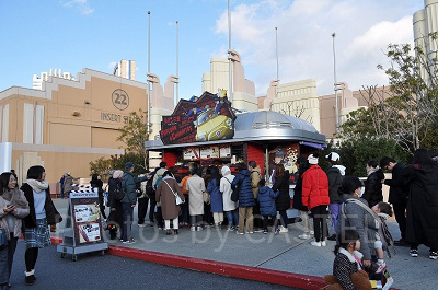 左手の建物がステージ22/USJ