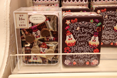 チョコレートの缶は食べ終わってもずっと使いたいかわいさ!