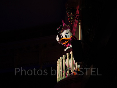 ザ・ダイヤモンド・バラエティマスター：デイジーは2階席から登場