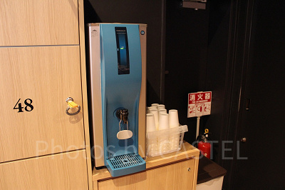 脱衣所には冷水器も完備