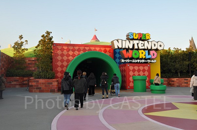スーパーニンテンドーワールドの入口は巨大な土管