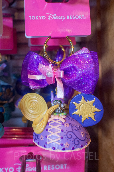 塔から飛び出した髪がくるりと耳の形になってます♫