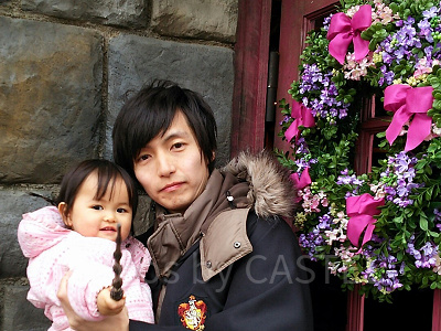 ハリー・ポッターエリアは扉に飾ったリースも美しい