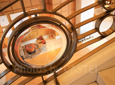 帆船をイメージした館内