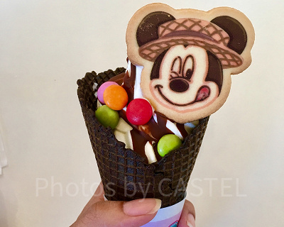 ミッキーのクッキーがかわいいソフトクリームはインスタ映え!