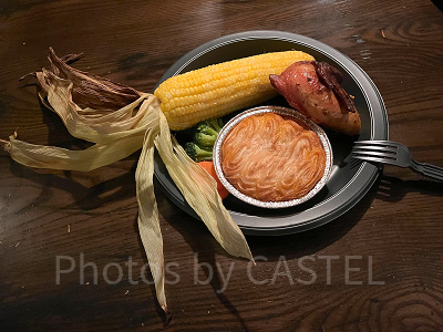 三本の箒のメニュー:ロティサリー・スモークチキン&シェパーズパイ