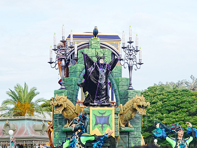 ザ・ヴィランズ・ハロウィーン”Into the Frenzy”に登場するマレフィセント