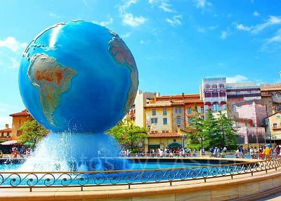 パーク内にもアラン・メンケンが手がけたオリジナル楽曲がある