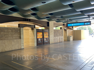 「東京ディズニーシー・ステーション」トイレ向かい側のコインロッカー（パーク外）