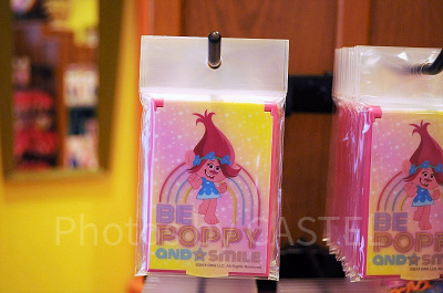 トロールズ「ポピー」の ミニコンパクトミラー