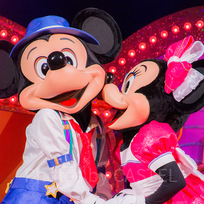 ミッキーマウスまとめ！誕生日・フレンズ・声優や書き方からコーデ