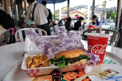 ユニバ攻略～学生編～：メルズドライブインで夕ご飯（PM 5:00）