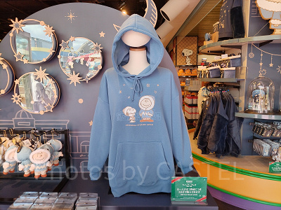 ユニバクリスマスグッズ2024:パーカー(冬服スヌーピー&チャーリー)