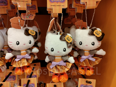 ユニバハロウィン2022グッズ：ハローキティ　ぬいぐるみキーチェーン