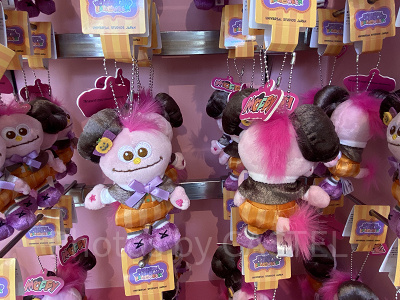 ユニバハロウィン2022グッズ:モッピーのぬいぐるみキーチェーン