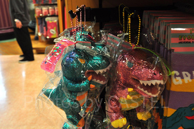 ユニバの新恐竜グッズ「ジュラシック・パーク  I’M EVOLVING」のぬいぐるみキーチェーン（グリーン）