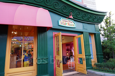 ユニバの自動販売機：セサミストリート・キッズ・ストア横