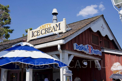 ユニバの自動販売機：アミティ・アイスクリームの向かい