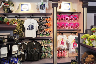 ユニバーサルスタジオセレクトのトロールズコーナー（右）