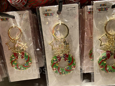 パワーアップアイテムのキーチェーン（クリスマスリース）／USJクリスマスグッズ 2022