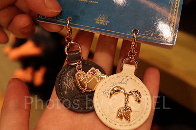 USJファンタビグッズ：チャームセット（ニフラー＆ボウトラックル）