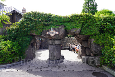  USJモバイルバッテリーレンタルサービス：セントラルパーク入り口の男子トイレ