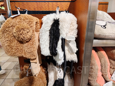 USJ冬グッズ:スヌーピーのボンボン付きボアキャップ