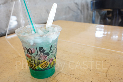 USJ×ワンピースコラボフード2022:操舵手ジンベエの海色ソーダ