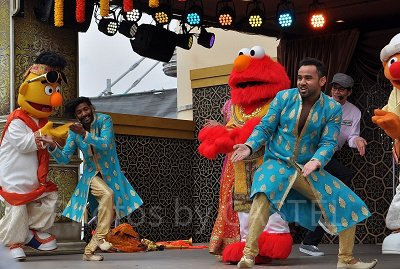 USJのワールド・ストリート・フェスティバル「セサミストリート・ボリウッド」のジンジンジンダンス