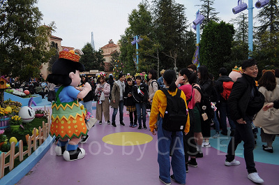 USJのワールド・ストリート・フェスティバル「ワンダーランド・シ－ズンズ・ジョイ」スヌーピーのグリーティング場所