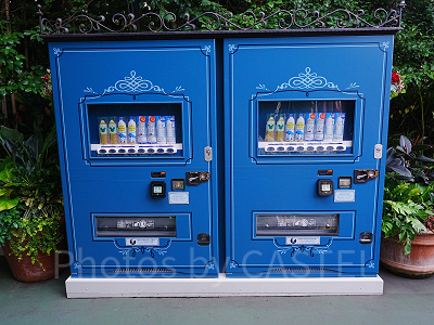 アドベンチャーランド（ル・マルシェ・ブルー横）の自動販売機