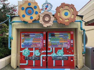 プレイング・ウィズおさるのジョージ前の自動販売機