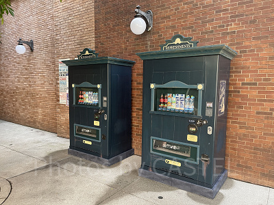 ブロードウェイ・ミュージックシアター横自販機