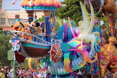 東京ディズニーリゾートでパレード鑑賞