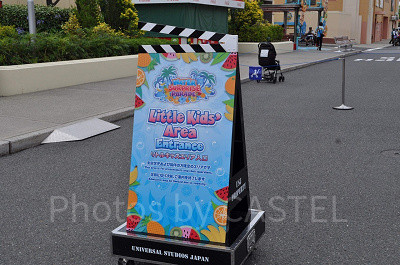 ウォーターサプライズパレードのリトルキッズエリア案内看板