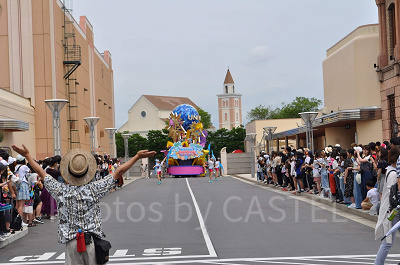 ウォーターサプライズパレードスタートの様子