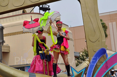 ウォーターサプライズパレード/おしゃれでキュートな2人