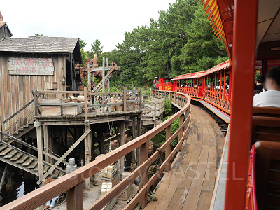 ウエスタンリバー鉄道のアナウンス、声優は誰?